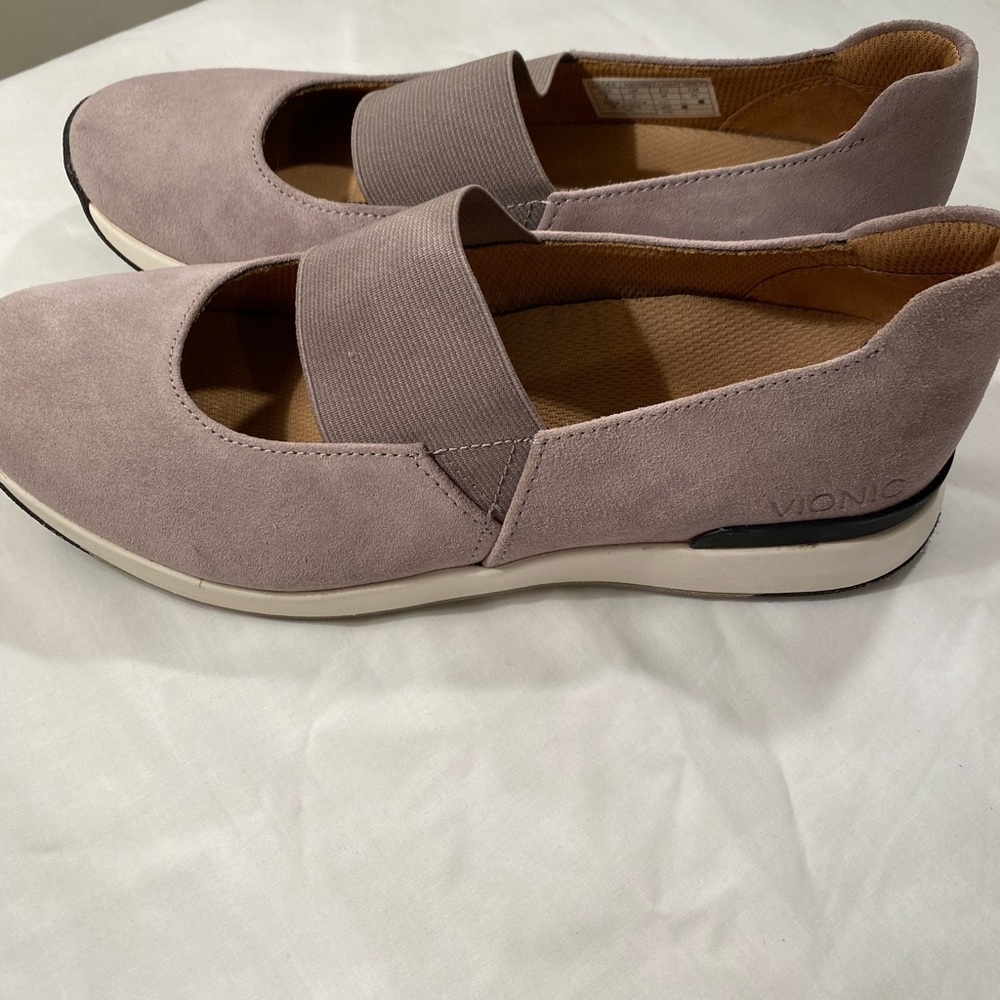 Vionic slip on shoes